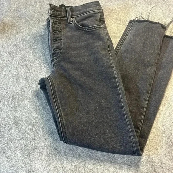 Denim Forum Yoko High Rise Slim in Distressed Black 24*27 - Picture 2 of 9